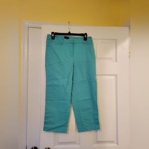 EUC TALBOTS size 4, perfect skimmer Capris! Green !